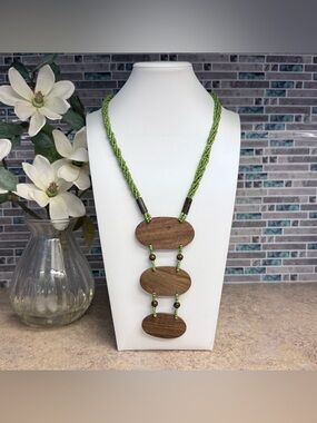 NWT Robert Rose beaded statement necklace